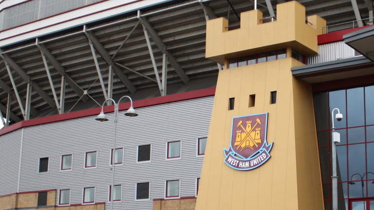 West Ham Stadion. Article: "New Rules Set For Major Clubs In England"
